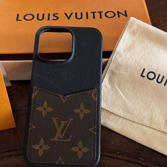 Authentic Louis Vuitton Bumper Pallas iPhone 15 Pro Max cell phone cover - Picture 2 of 4